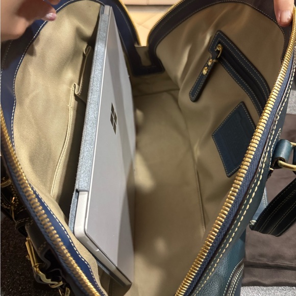 Coach tote bag. NO. 11085 Green with gold closures. Brand new, never used - Picture 6 of 8